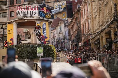 Llega Red Bull Castle Ride, la competencia mundila única que integra Downhill y Slopestyle en un patrimonio histórico Llega Red Bull Castle Ride, la competencia mundila única que integra Downhill y Slopestyle en un patrimonio histórico