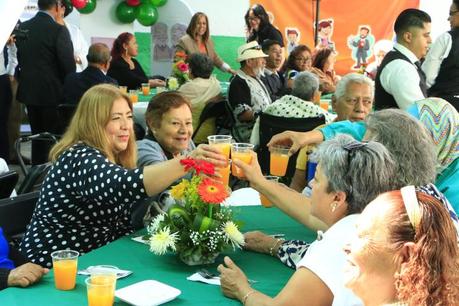 Villa de Pozos rindió homenaje a adultos mayores Villa de Pozos rindió homenaje a adultos mayores