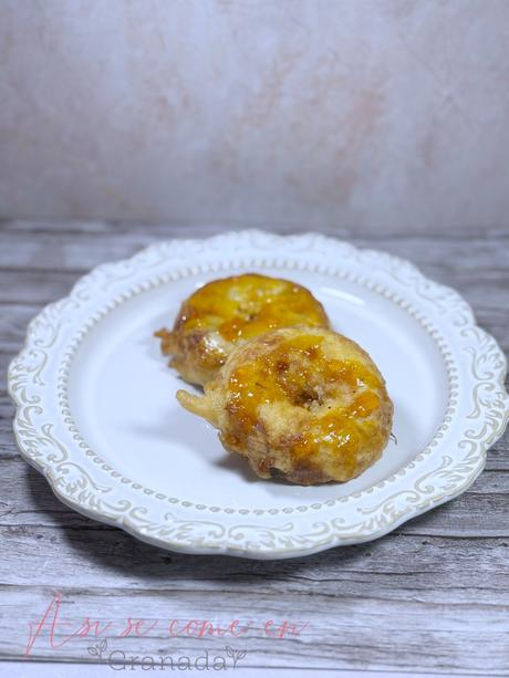 Donuts salados con salsa de yema curada