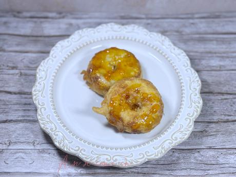 Donuts salados con salsa de yema curada