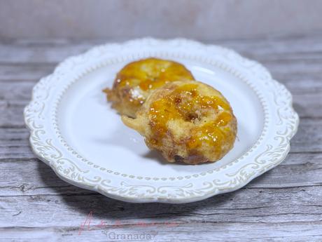 Donuts salados con salsa de yema curada