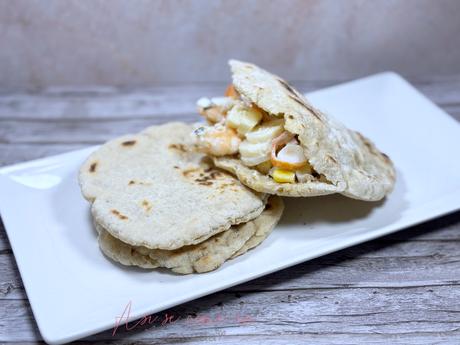 Pan de pita sin gluten con relleno de marisco Pan de pita sin gluten con relleno de marisco