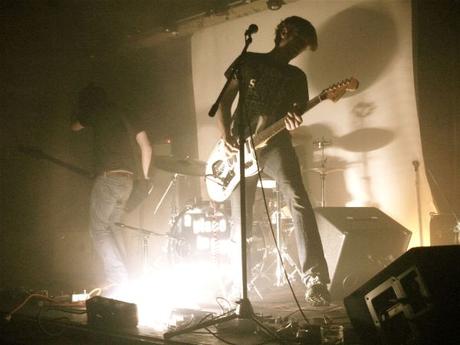 A Place To Bury Strangers: ruido triturado en canciones
