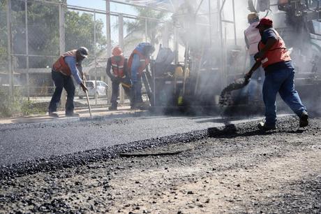 Rehabilitación vial en Bosques de las Flores se intensifica ante el regreso a clases