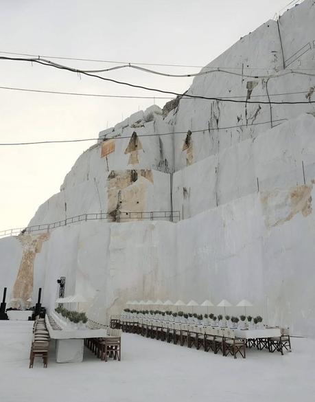 Una cena tallada en mármol: Kith x Armani en Carrara