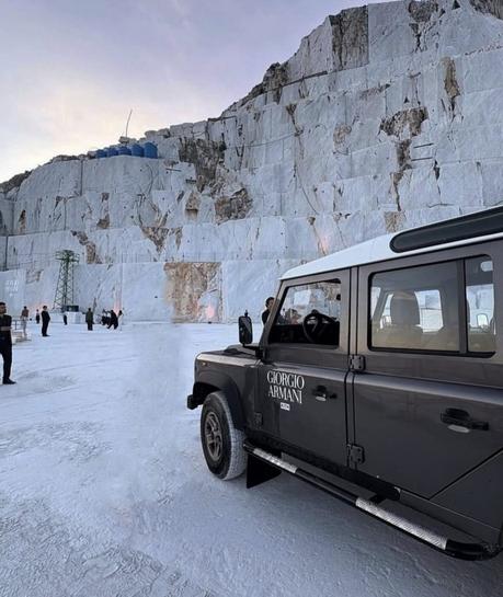 Una cena tallada en mármol: Kith x Armani en Carrara