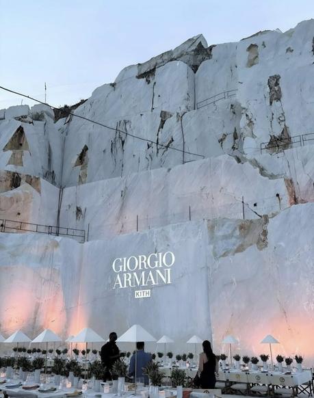 Una cena tallada en mármol: Kith x Armani en Carrara