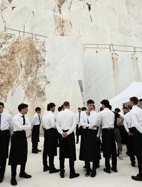 Una cena tallada en mármol: Kith x Armani en Carrara