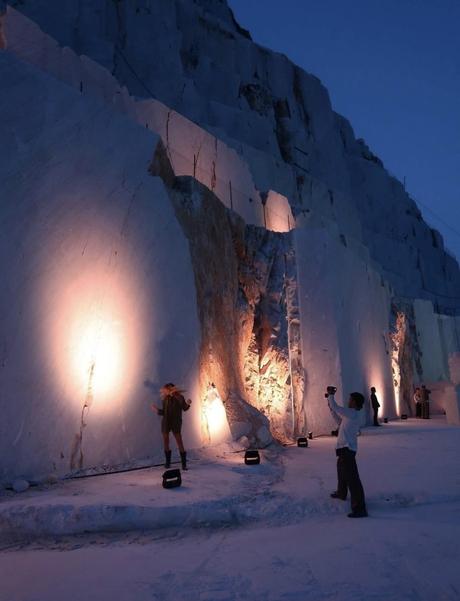 Una cena tallada en mármol: Kith x Armani en Carrara