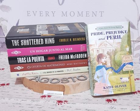 Mis lecturas del mes: intrigas, hogar y magia curativa