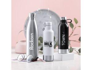 Frases para camisetas: ideas originales para destacar con estilo botellas con logo