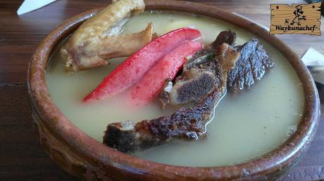 Pecan Caldo o Caldo de Cabeza: Tradición y Energía de los Andes Pecan Caldo o Caldo de Cabeza: Tradición y Energía de los Andes