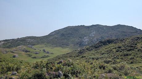 PICO OBESON desde TIELVE, Cabrales Entrando en la Majada de Tordín