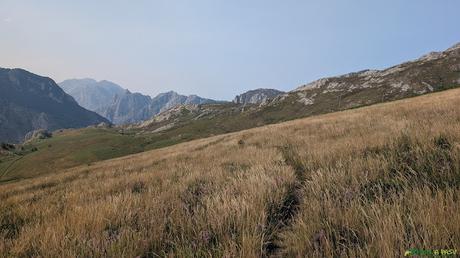 PICO OBESON desde TIELVE, Cabrales Camino del Collado de Pirué a Tabaos