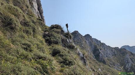 PICO OBESON desde TIELVE, Cabrales Señal en el Sedo de la Cruz