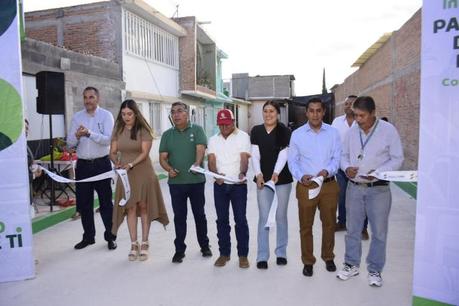 Alcalde Juan Manuel Navarro entrega pavimentación de la calle Privada de la Rosa a familias de Soledad