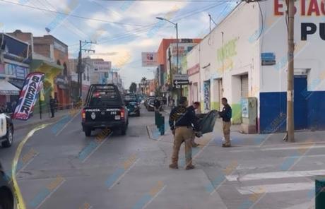Balacera en pleno centro de Rioverde: un hombre es ejecutado en la calle Morelos