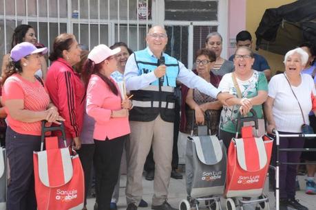 Alcalde Enrique Galindo supervisa reparación de pozo en la colonia Manuel José Othón
