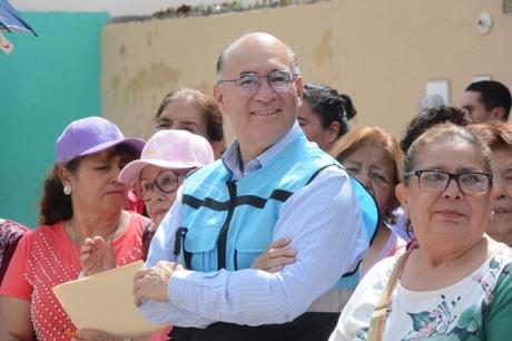 Alcalde Enrique Galindo supervisa reparación de pozo en la colonia Manuel José Othón
