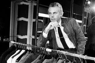 Giorgio Armani, fallecimiento, moda italiana, moda de lujo, alfombra roja, moda Hollywood, historia moda, alta costura, Emporio Armani,obituario, ícono moda, elegancia atemporal, noticias moda, marcas lujo, moda, filosofía moda,