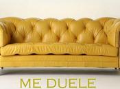 sofá amarillo duele espalda.