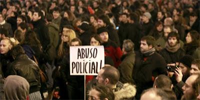 “Es el pueblo –gritan los estudiantes valencianos–, no el enemigo”.