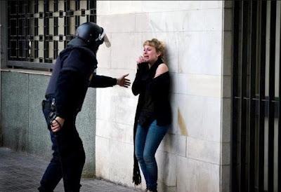 “Es el pueblo –gritan los estudiantes valencianos–, no el enemigo”.
