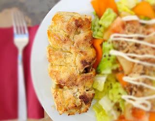 Trenza de pera y nueces al roquefort