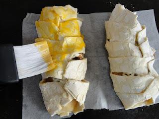 Trenza de pera y nueces al roquefort
