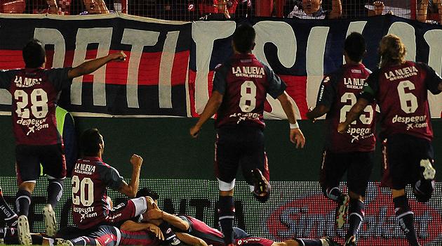 San Lorenzo cree de la mano de los pibes