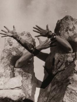 Claude Cahun. Combat de pierres, 1931