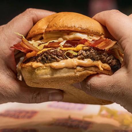 burger couple burgermania