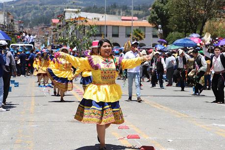 Carnaval Huaracino: tradición, cultura y fiesta en el corazón de los Andes Carnaval Huaracino: tradición, cultura y fiesta en el corazón de los Andes