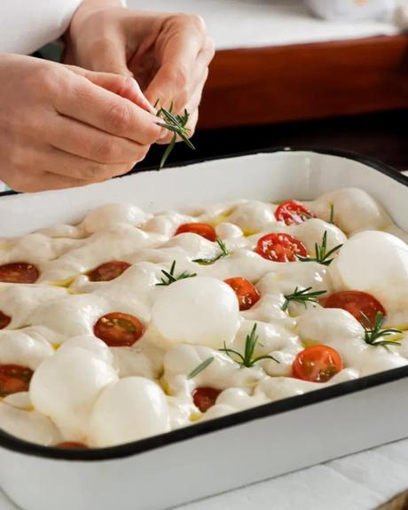 colocar tomate y romero