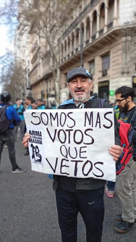 Marcha de jubilados: el arte de la rebeldía Marcha de jubilados: el arte de la rebeldía