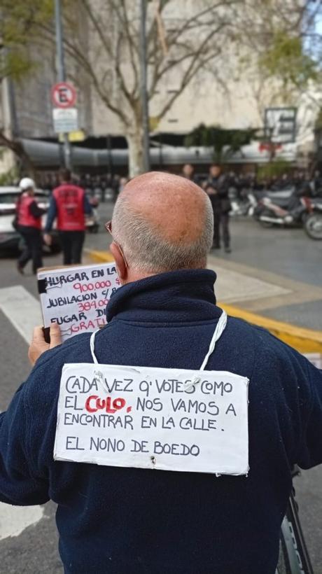 Marcha de jubilados: el arte de la rebeldía Marcha de jubilados: el arte de la rebeldía