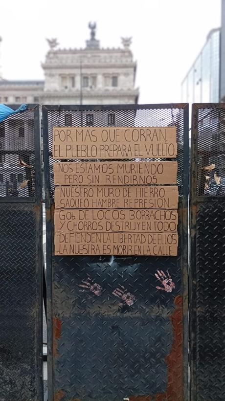 Marcha de jubilados: el arte de la rebeldía Marcha de jubilados: el arte de la rebeldía