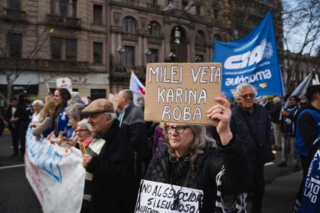 Marcha de jubilados: el arte de la rebeldía Marcha de jubilados: el arte de la rebeldía
