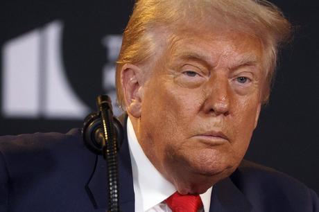 El gobernador del estado de Illinois llama «dictador» a Trump por amenazar con desplegar tropas en Chicago