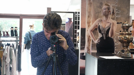 Llega a cines cómico documental sobre las aventuras de un joven cineasta un una boutique de reñaca Llega a cines cómico documental sobre las aventuras de un joven cineasta un una boutique de reñaca