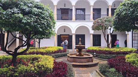 COLOMBIA : EL BARRIO DE LA CANDELARIA EN BOGOTÁ COLOMBIA : EL BARRIO DE LA CANDELARIA EN BOGOTÁ