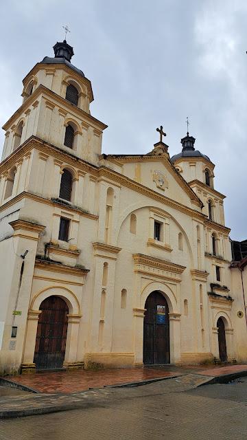 COLOMBIA : EL BARRIO DE LA CANDELARIA EN BOGOTÁ COLOMBIA : EL BARRIO DE LA CANDELARIA EN BOGOTÁ