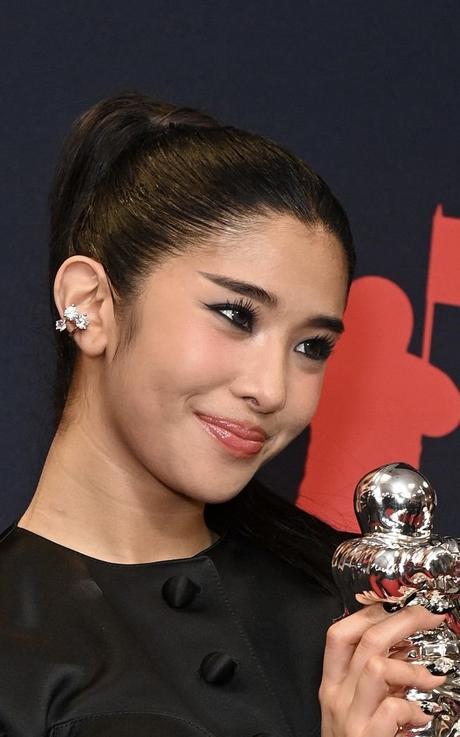 Descubrí los mejores looks de la alfombra roja de los VMA 2025: los outfits más impactantes, atrevidos y comentados que marcaron la noche de la música y la moda.