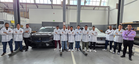 RENAULT FORTALECE LA PREPARACIÓN TÉCNICA DE SU EQUIPO POSVENTA CON EL NUEVO KOLEOS RENAULT FORTALECE LA PREPARACIÓN TÉCNICA DE SU EQUIPO POSVENTA CON EL NUEVO KOLEOS