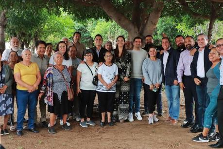 Gobierno Municipal y ciudadanía suman esfuerzos en la Colonia Santa Fe Gobierno Municipal y ciudadanía suman esfuerzos en la Colonia Santa Fe