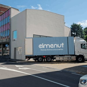 Camión Elmenut en Italia