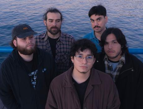 Siniestra Pandora estrena su primer videoclip «Fisura» Siniestra Pandora estrena su primer videoclip «Fisura»