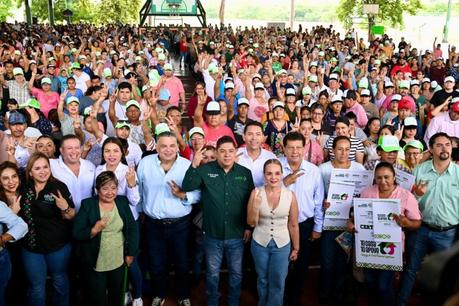 Ricardo Gallardo entrega 3 mil lotes gratuitos a familias en Ciudad Valles