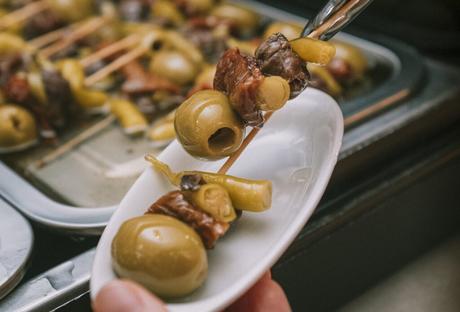 El Mundial Bar resucita (y rejuvenece) en el centro de Barcelona con el Grup Confiteria El Mundial Bar resucita (y rejuvenece) en el centro de Barcelona con el Grup Confiteria