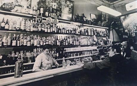 El Mundial Bar resucita (y rejuvenece) en el centro de Barcelona con el Grup Confiteria